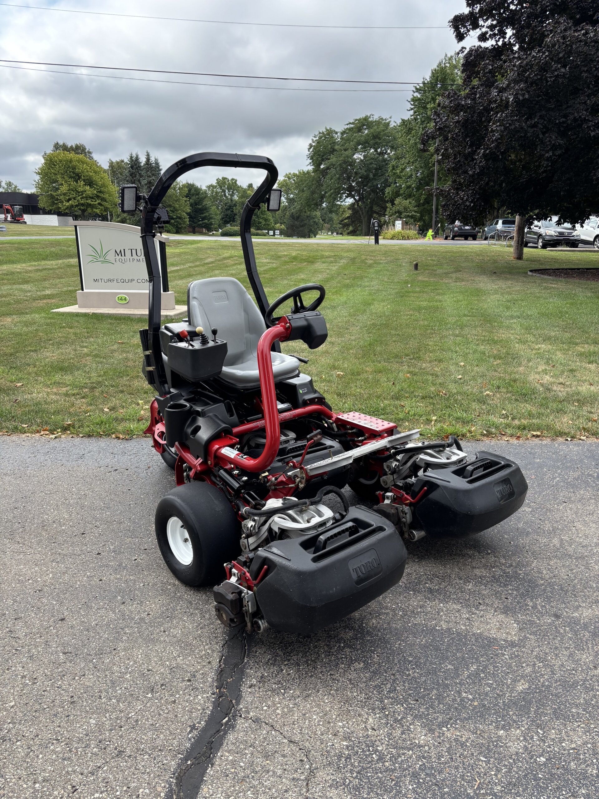 2018 Toro Greensmaster®3320 TriFlex™ Hybrid - Image 3