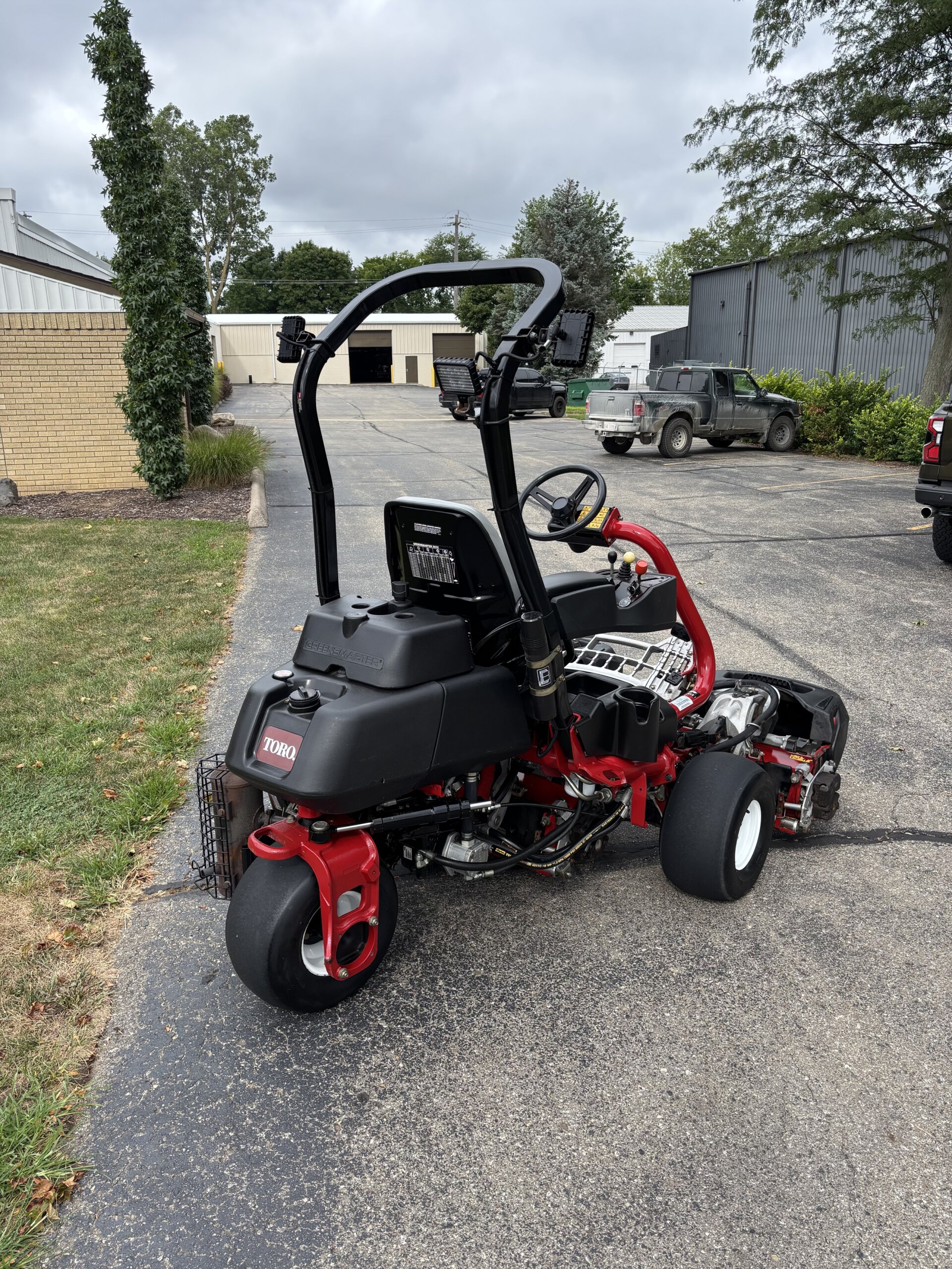 2018 Toro Greensmaster®3320 TriFlex™ Hybrid - Image 4
