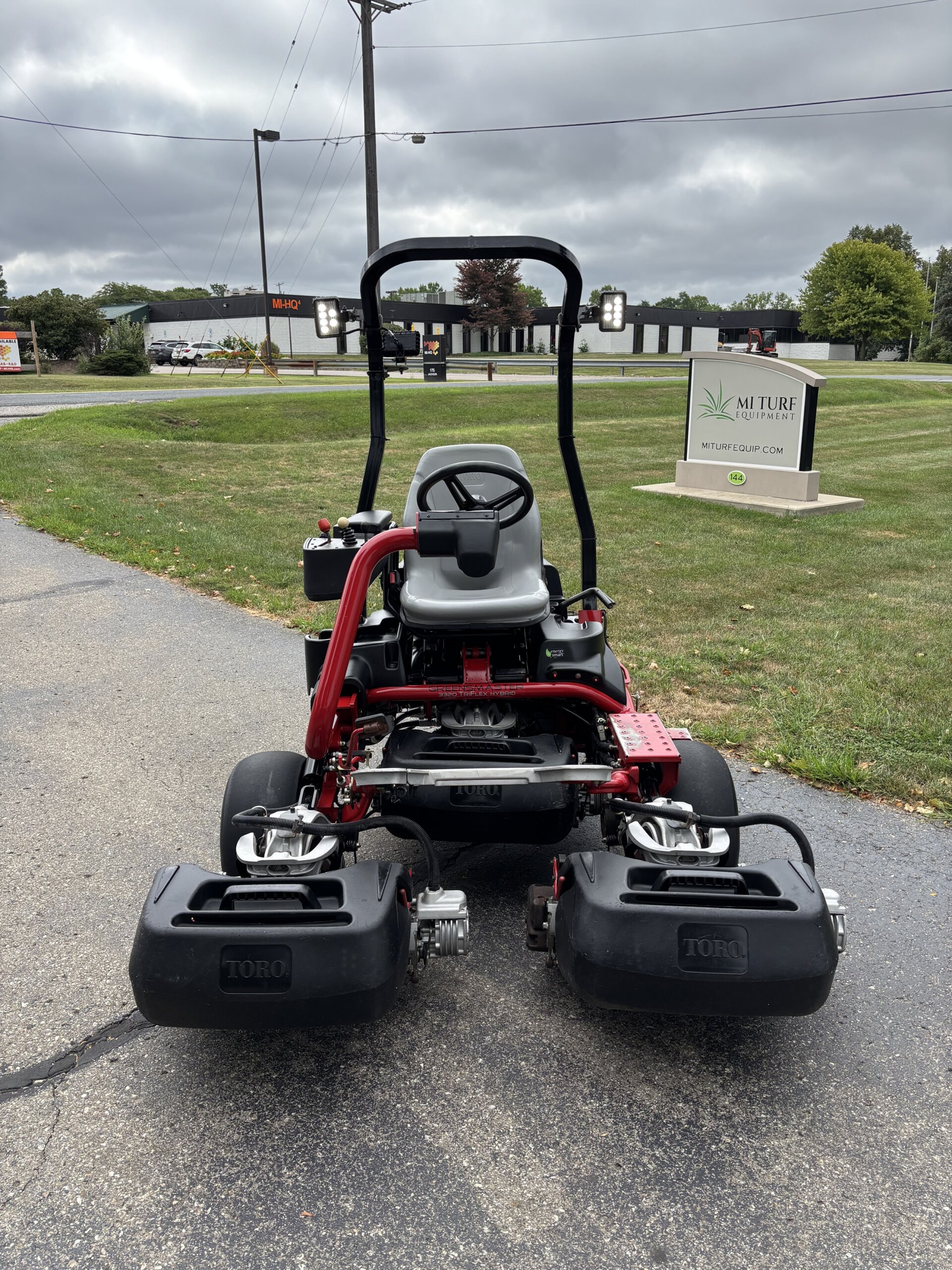 2018 Toro Greensmaster®3320 TriFlex™ Hybrid - Image 9