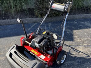 2018 Toro Greensmaster® 1600 Walking Greens Mower