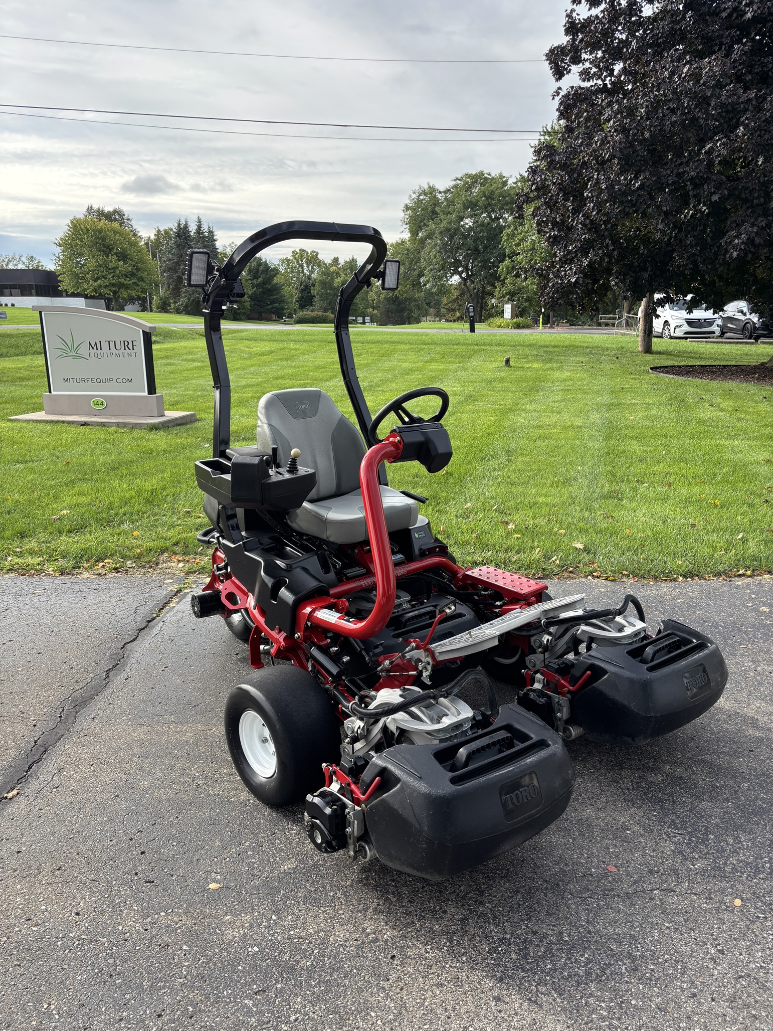 2022 Toro Greensmaster®3320 TriFlex™ Hybrid – 3WD - Image 2
