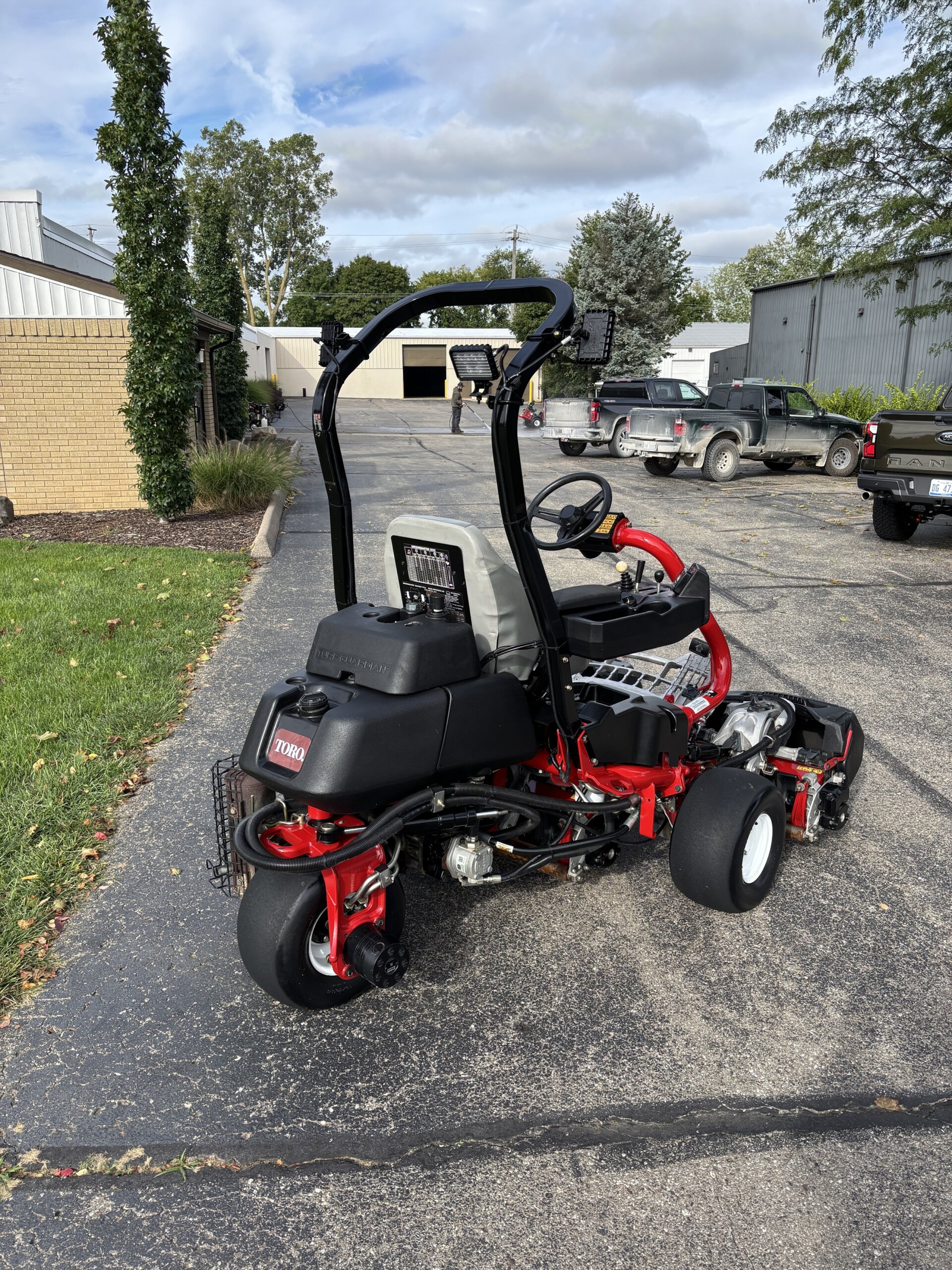 2022 Toro Greensmaster®3320 TriFlex™ Hybrid – 3WD - Image 3