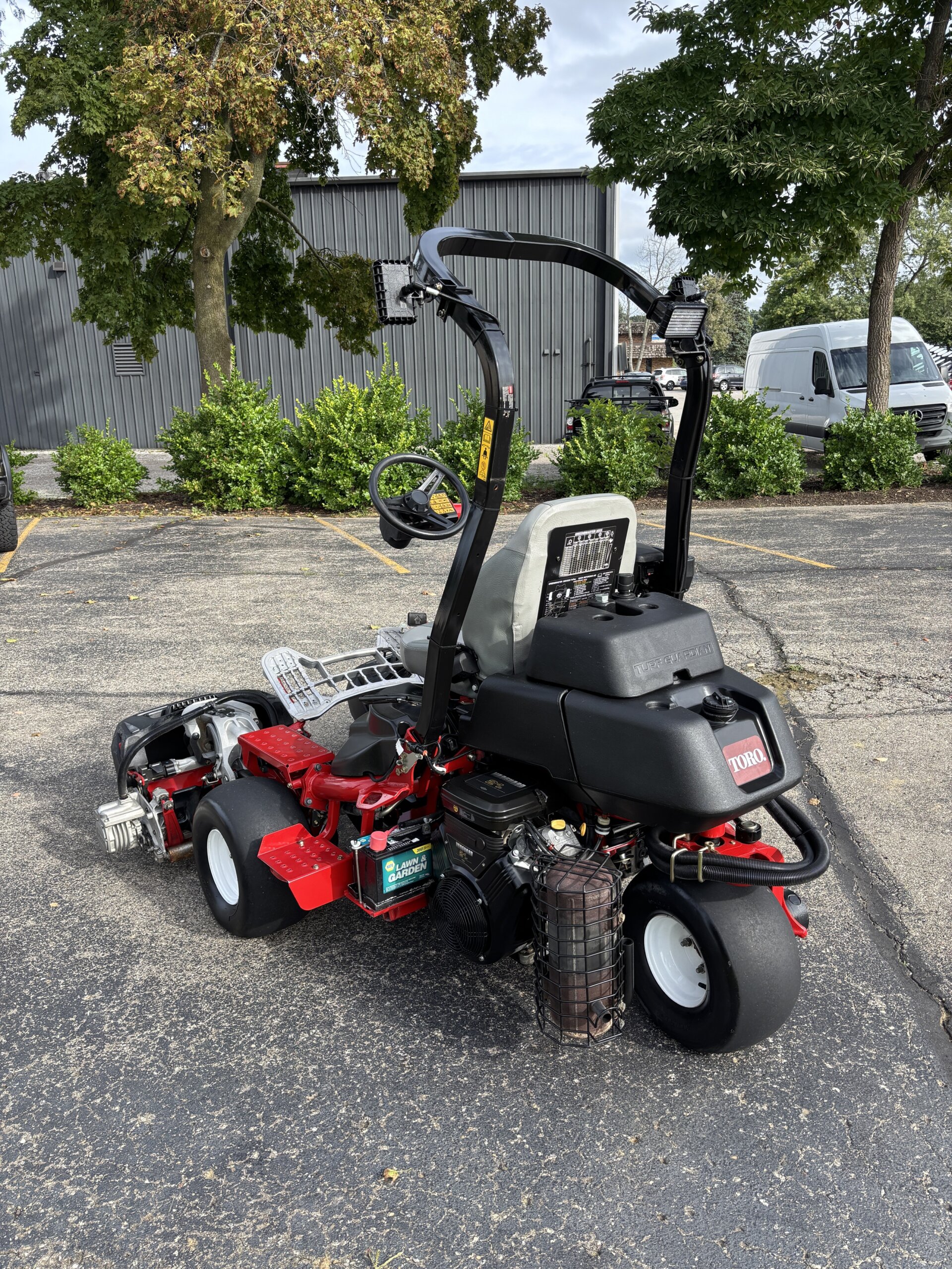 2022 Toro Greensmaster®3320 TriFlex™ Hybrid – 3WD - Image 4