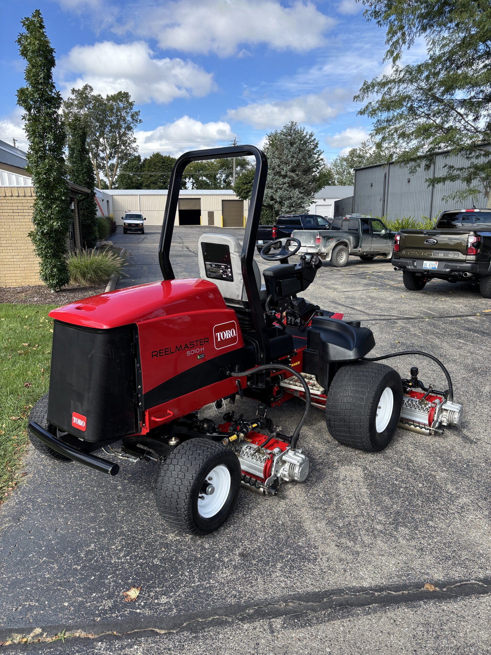 2021 Toro Reelmaster® 5010-H Hybrid Fairway Mower - Image 3