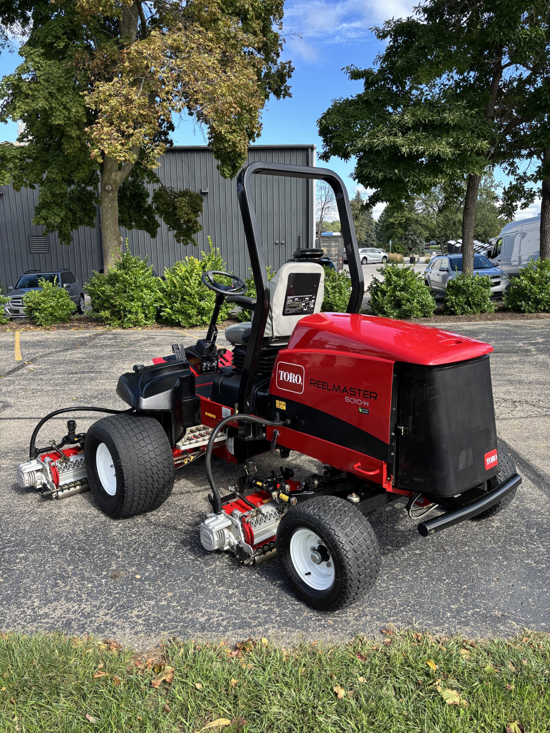 2021 Toro Reelmaster® 5010-H Hybrid Fairway Mower - Image 4