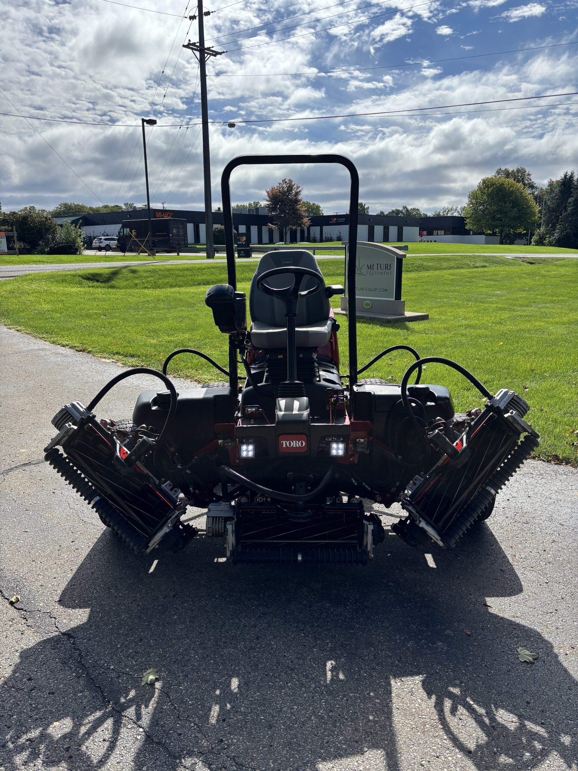 2021 Toro Reelmaster® 5010-H Hybrid Fairway Mower - Image 9