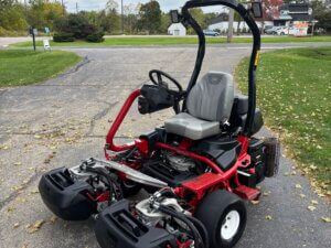 2019 Toro Greensmaster® TriFlex™ 3300 Greens Mower