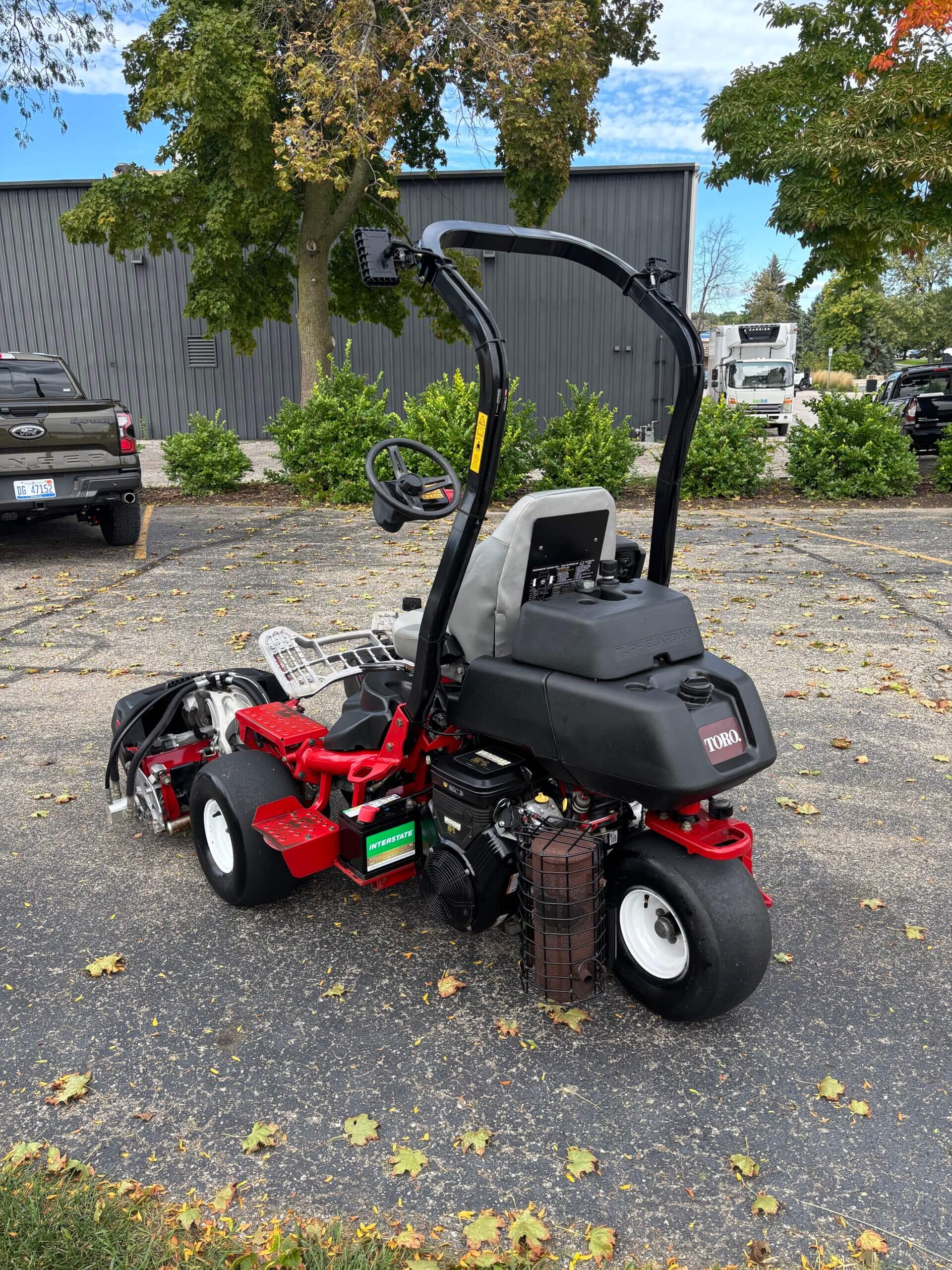 2019 Toro Greensmaster® TriFlex™ 3300 Greens Mower - Image 4