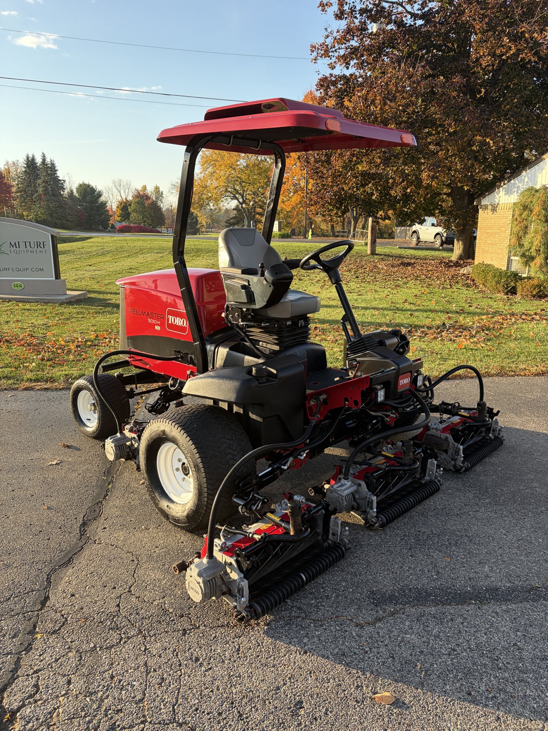 2020 Toro Reelmaster® 5010-H Hybrid Fairway Mower - Image 2