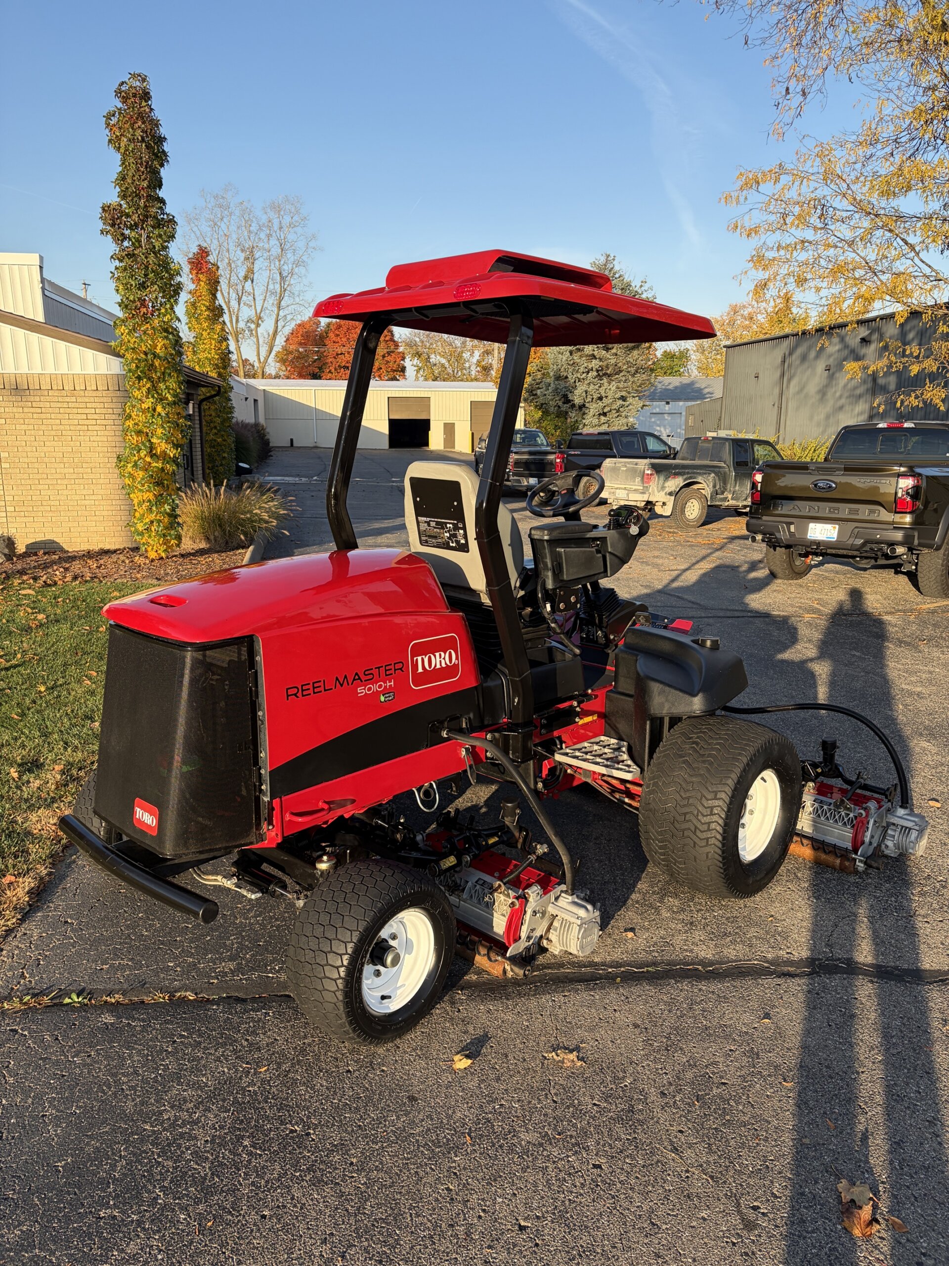 2020 Toro Reelmaster® 5010-H Hybrid Fairway Mower - Image 3