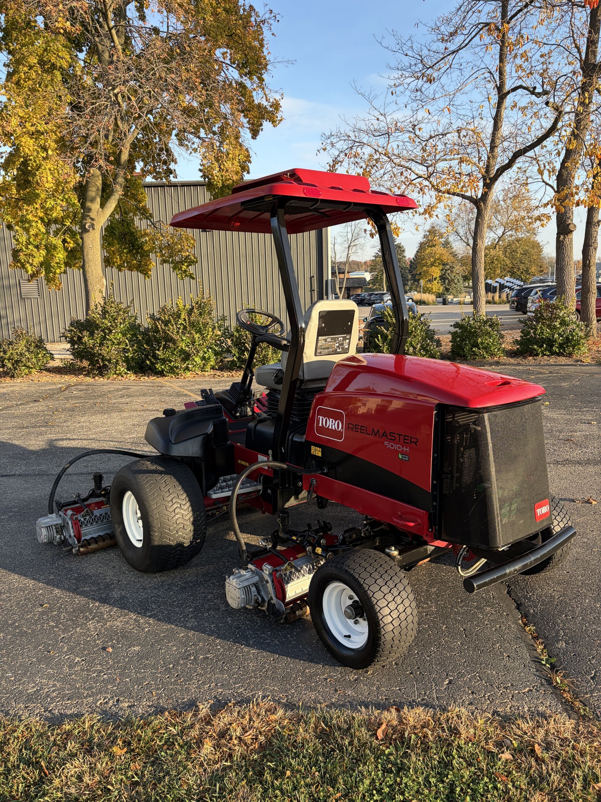 2020 Toro Reelmaster® 5010-H Hybrid Fairway Mower - Image 4